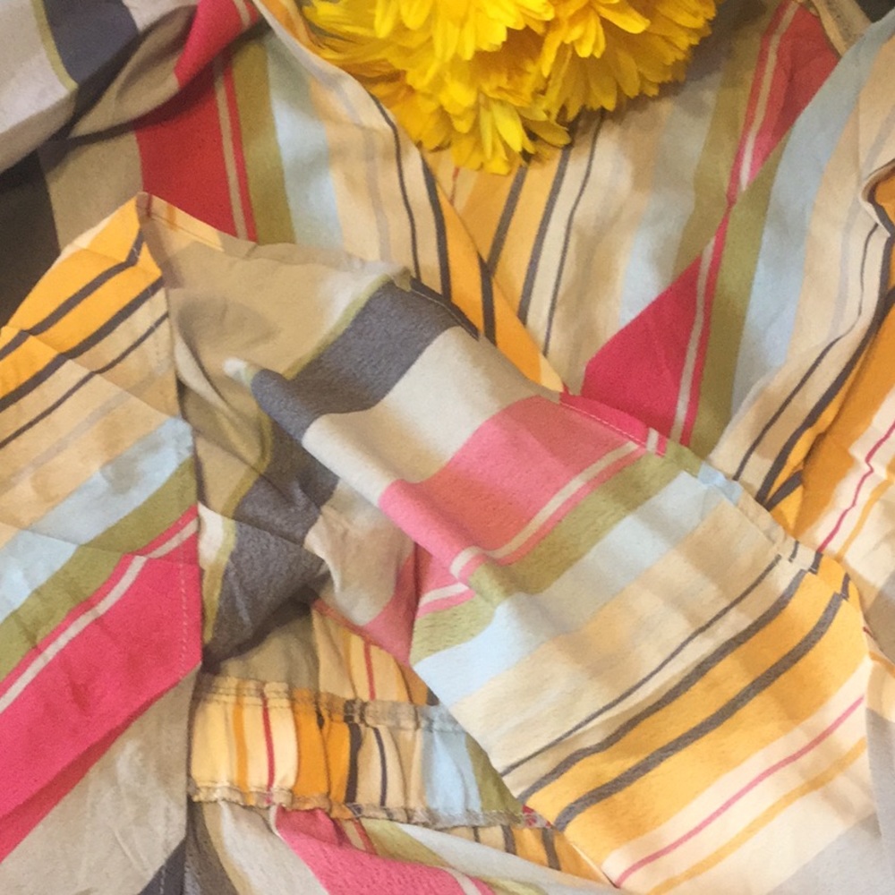 Retro Gray Multi Color Stripe High Low Detailed Top - Picture 8 of 9